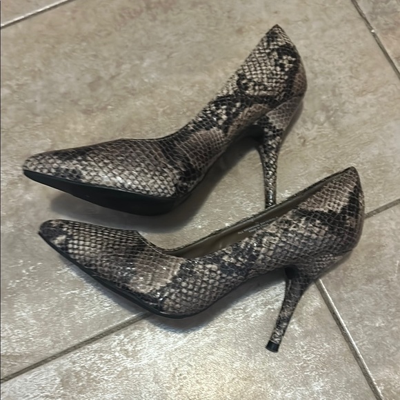 Mossimo Snake Print Black Heels - Picture 8 of 11